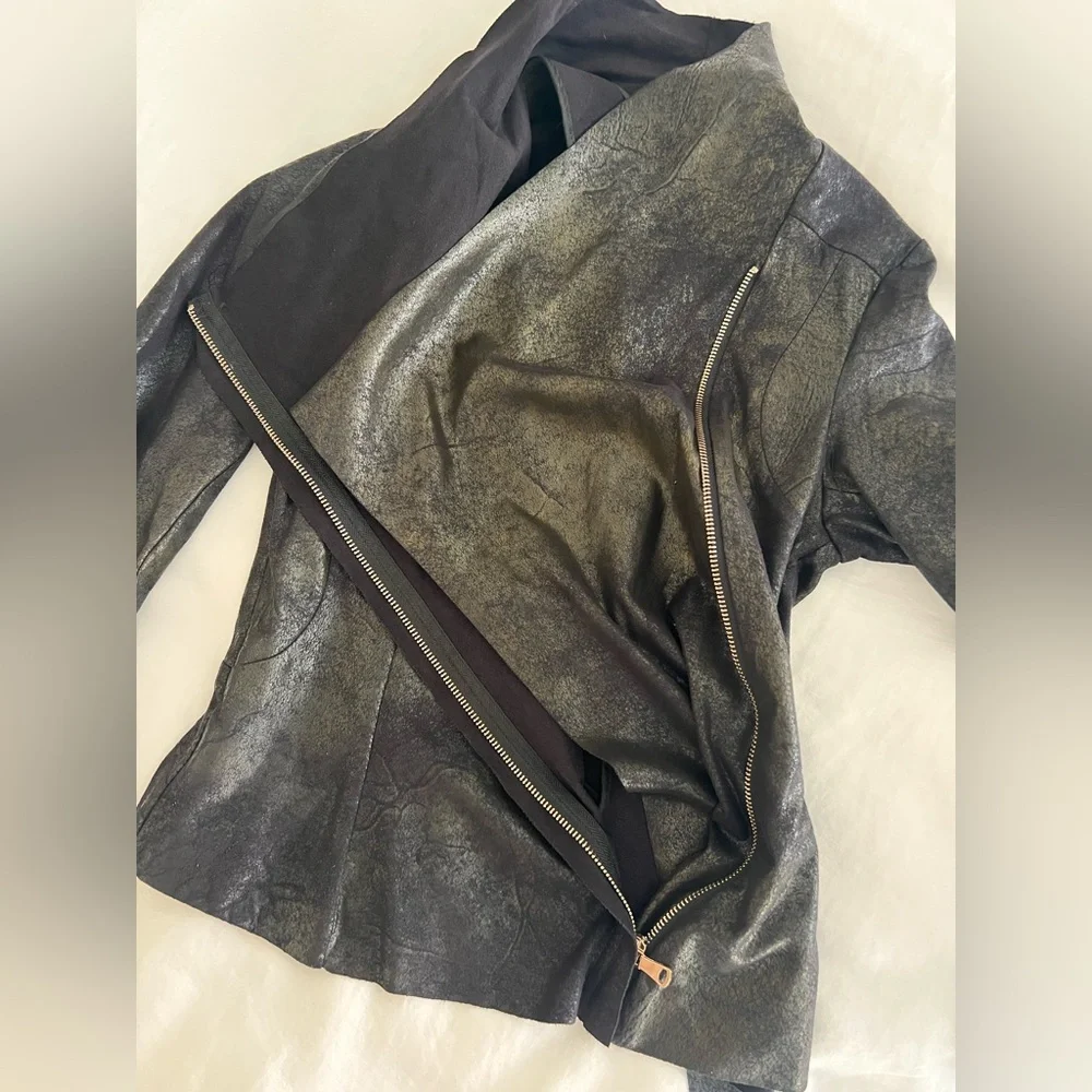 Zara Metallic Black \ Green Faux Leather Jacket - Picture 2 of 4